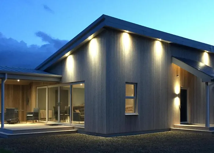 Executive Lakeside Lodge At Mullans Bay