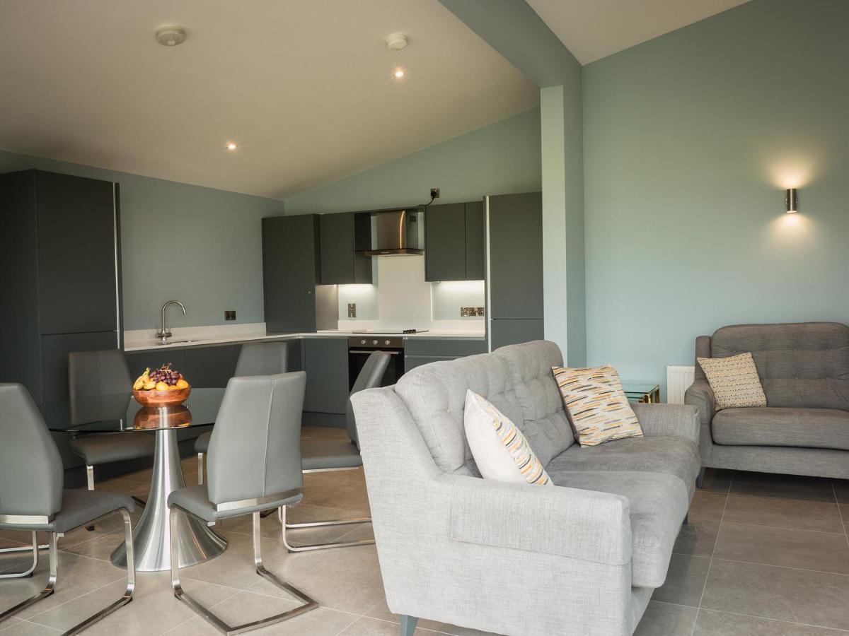 Executive Lakeside At Mullans Bay Chalet Kesh